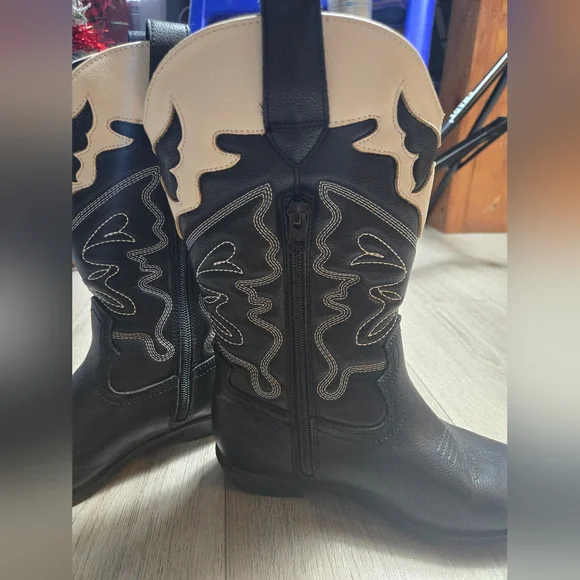 Girls Cowbody Boots Cat & Jack Size 2 - Picture 4 of 5